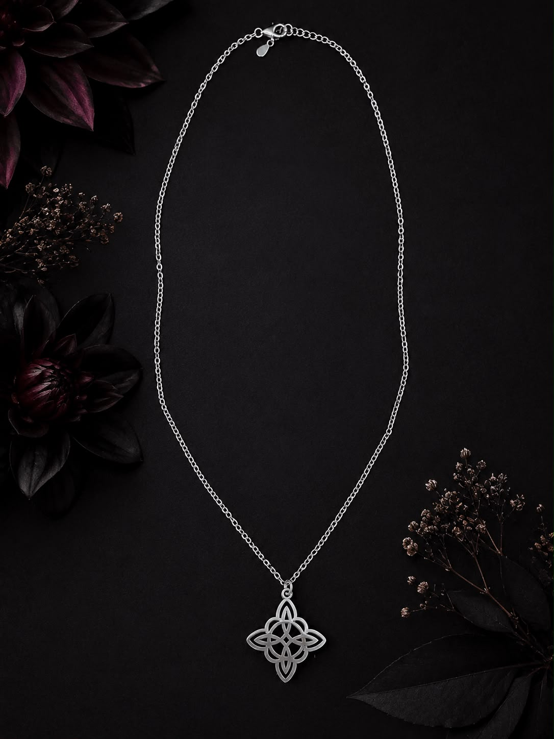 Collar Amuleto - El Nudo de la Bruja